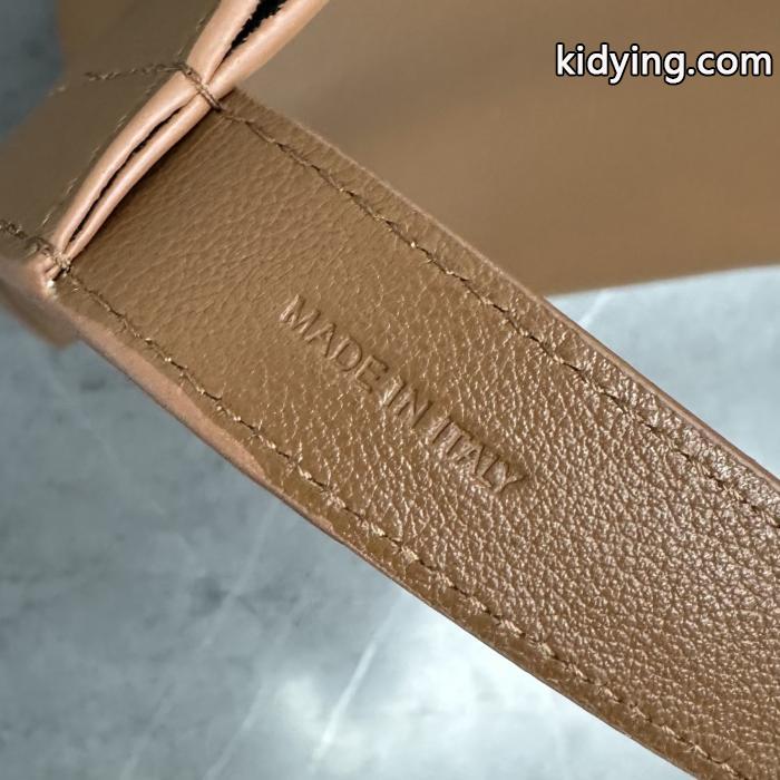 バッグブランド コピー 通販オシャレな印象に デザイン性の高い 心地よいCELINE._0_4