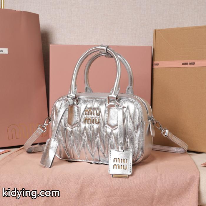 ブランド コピー 販売 MiuMiu最新アイテム 返品可能送料込 プレゼントにバッグ._0_1