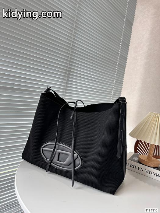 セレブに大人気 スタイリッシュな印象 人気定番大人気ディーゼルスーパー コピー どこで 買えるバッグ.._0_1