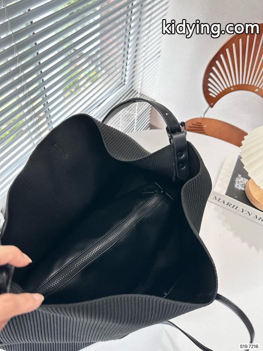セレブに大人気 スタイリッシュな印象 人気定番大人気ディーゼルスーパー コピー どこで 買えるバッグ.._0_5