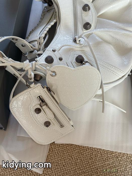 上品スタイル お得260%新品 かっこいいブランド 偽物Balenciagaバック._0_2