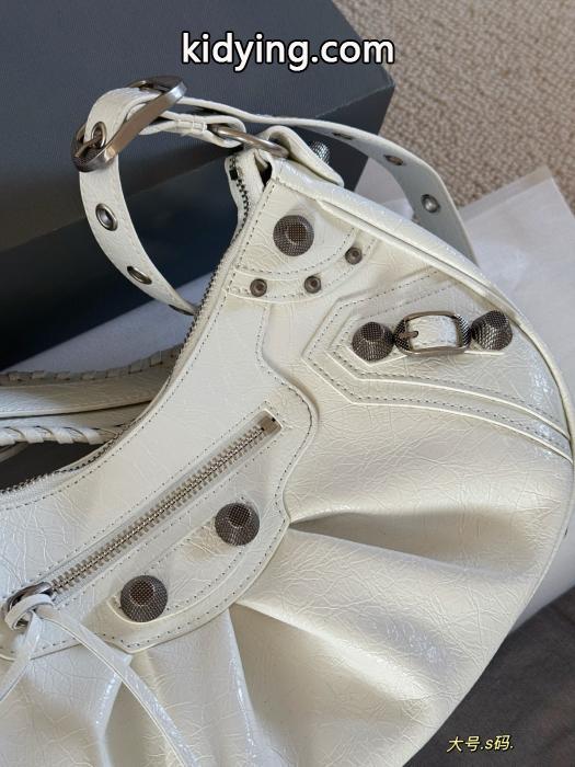 上品スタイル お得260%新品 かっこいいブランド 偽物Balenciagaバック._0_3