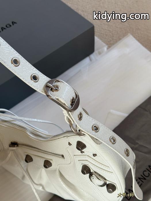 上品スタイル お得260%新品 かっこいいブランド 偽物Balenciagaバック._0_4