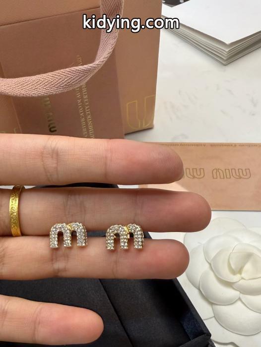 ヘアアクセサリーMiuMiu選べるカラバリ 使いやすさのトレンド おしゃれ感で魅せる！ブランド スーパー コピー._0_1