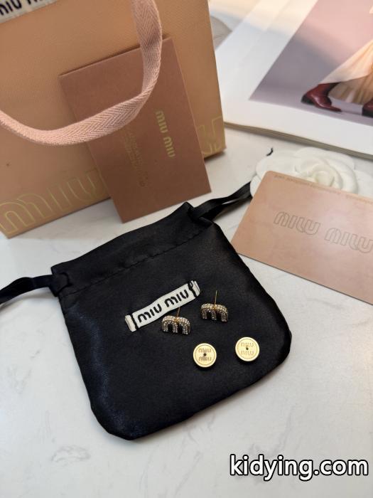 ヘアアクセサリーMiuMiu選べるカラバリ 使いやすさのトレンド おしゃれ感で魅せる！ブランド スーパー コピー._0_4