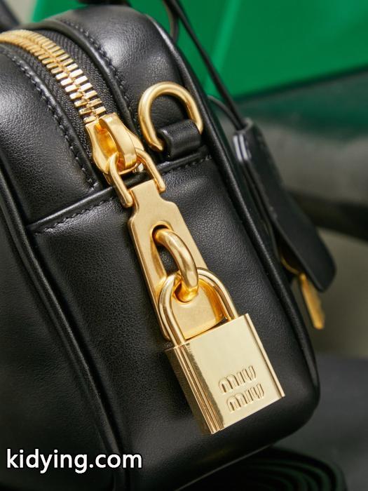 MiuMiu流行の最前線 関税送料込 2026年春限定 永遠の定番&nbsp;&nbsp;&nbsp;&nbsp;ブランド スーパー コピー 店舗.._0_3
