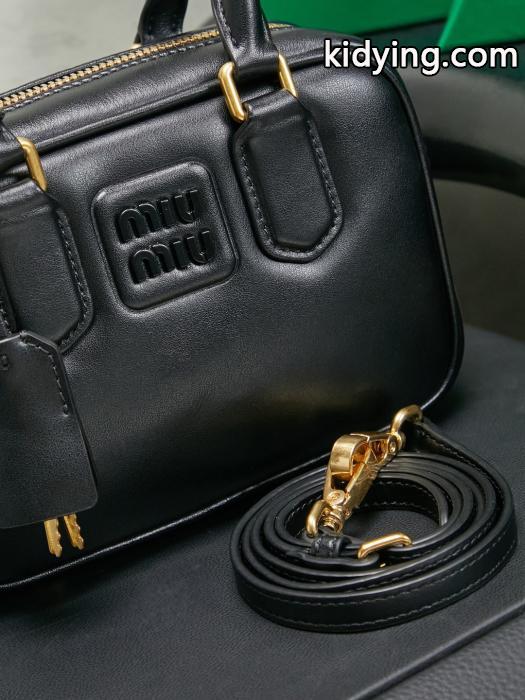 MiuMiu流行の最前線 関税送料込 2026年春限定 永遠の定番&nbsp;&nbsp;&nbsp;&nbsp;ブランド スーパー コピー 店舗.._0_4