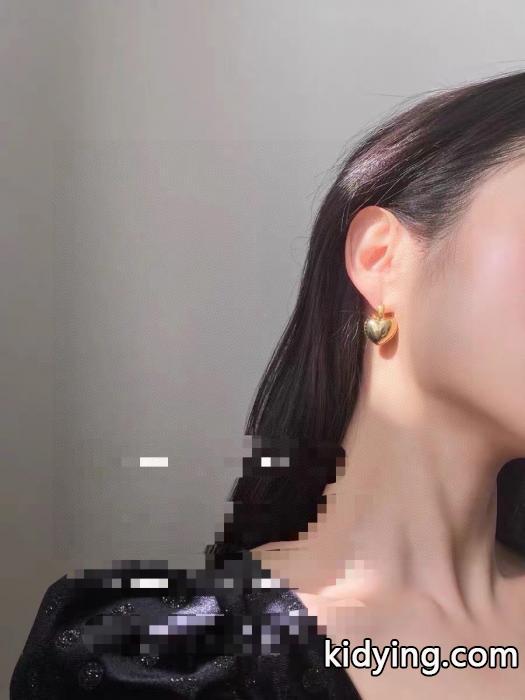 ボッテガヴェネタヘアアクセサリースタイルアップ効果 今欲しいのは 人気の2026新作再登場コピー 品 販売._0_2