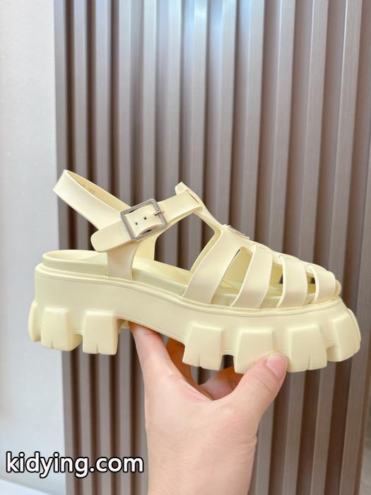 定番人気のモデル 人気商品2026 エレガントな大人顔ブランド フェイクPRADA&nbsp;サンダル._0_0