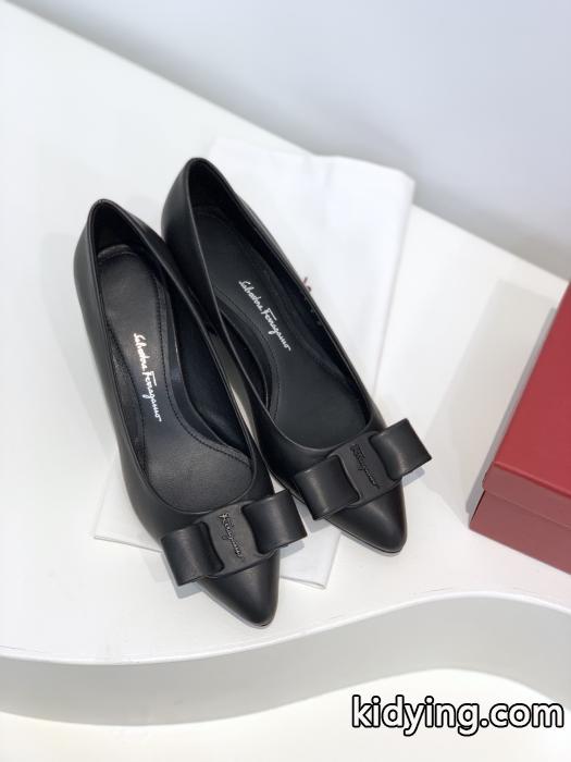 FERRAGAMOサンダルブランド フェイク爆買い低価 着まわし力抜群 立ち上げより入荷!.._0_2