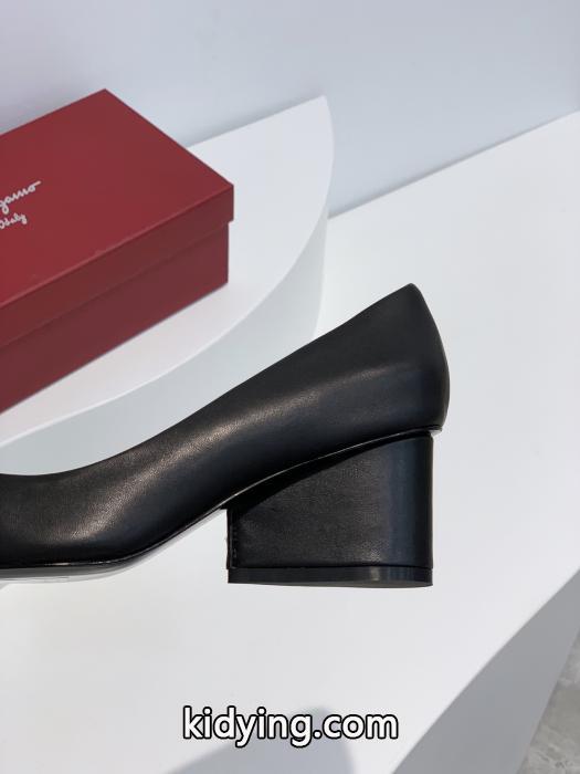 FERRAGAMOサンダルブランド フェイク爆買い低価 着まわし力抜群 立ち上げより入荷!.._0_5