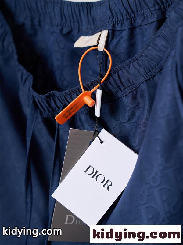 ロゴパターン リラックスシルエット 夏スタイル 休日コーデ DIOR ディオール コピー ハーフパンツ 抜け感ファッション-3