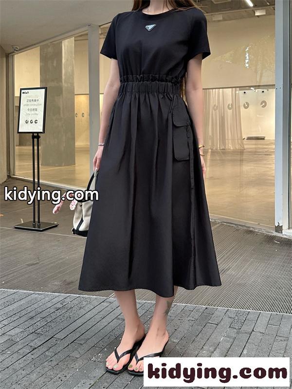 2026ss ギャザーデザイン フレアワンピース ミニマルシルエット PRADA プラダ コピー ワンピース フェミニンモードスタイル-2