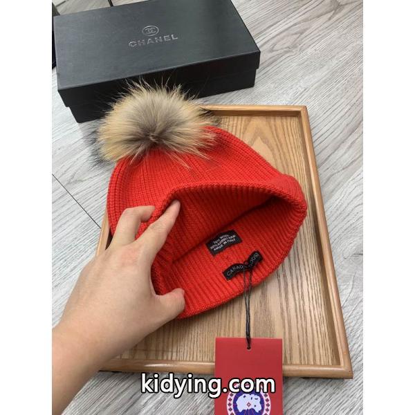 秋冬に映える上品グレー カナディアングース Canada Goose ニット帽 スーパーコピー N級-1