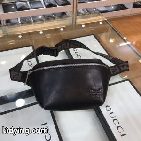 軽やかにコーデを楽しむ ディオール DIOR 軽やかに着たい春夏コーデ ポーチ 上品さがグッとアップ_フェンディ FENDI_ブランド コピー 激安(日本最大級)-0