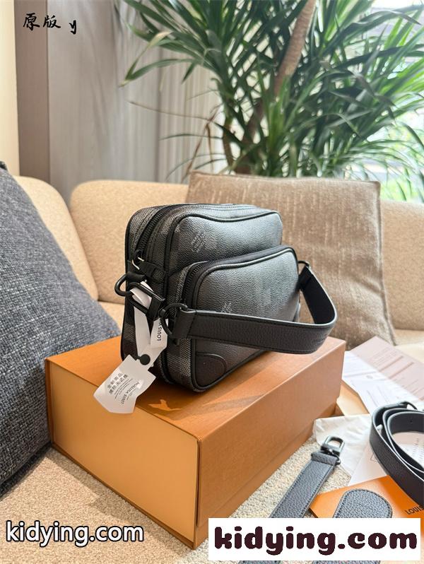 都会的 LOUIS VUITTON ルイヴィトン コピー ショルダーバッグ メンズ コンパクト デイリーユース-2