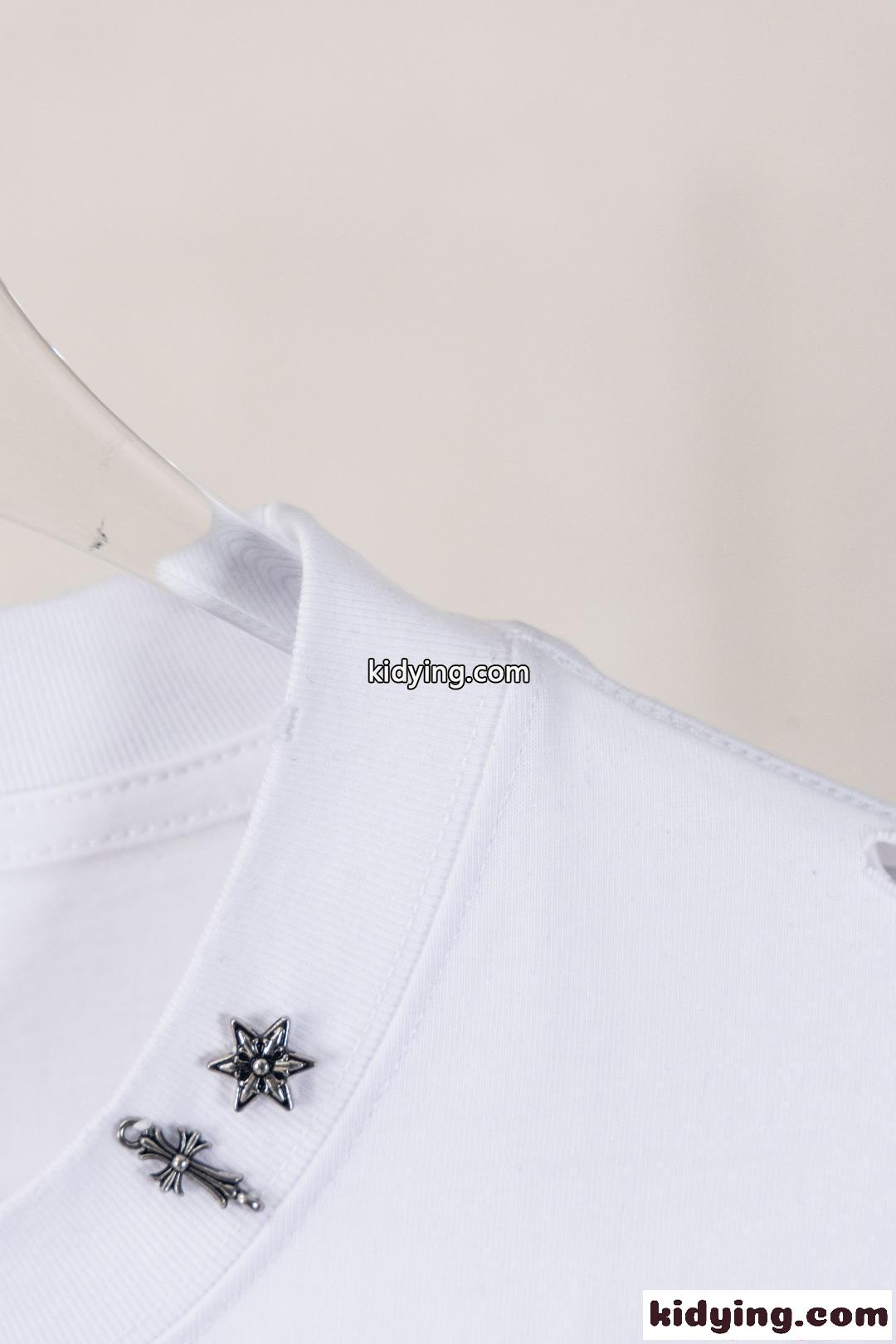 ノースリーブTシャツ ホワイト クロムハーツ コピー Chrome Hearts ダメージ加工 破れデザイン メタルクロス装飾 スタッズ風パーツ ワンポイントロゴ 綿素材 通気性 クルーネック ルーズシルエット ストリート ユニセックス 夏人気-4