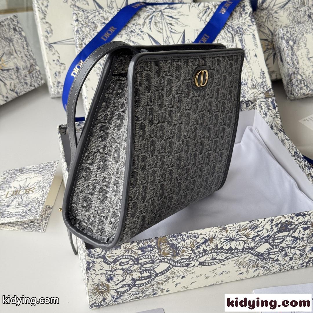 ディオール コピー バッグ クロスボディバッグ グレー ゴールドロゴ ジップ仕様 洗練デザイン DIOR-4