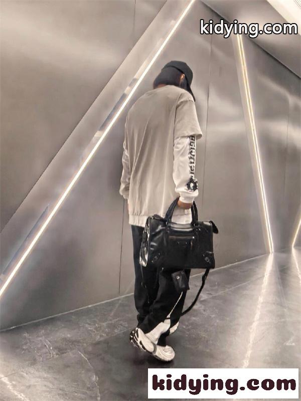 ロゴスリーブTシャツ レイヤード仕様 ルーズフィット BALENCIAGA バレンシアガ コピー Tシャツ デイリー対応 ストリート人気-6