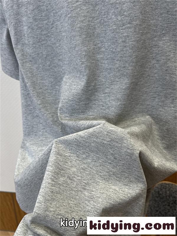 ブラック 半袖Tシャツ AMI Paris アミ パリス コピー 胸元レッドハートロゴ クルーネック 無地調 メンズカジュアルトップス-9