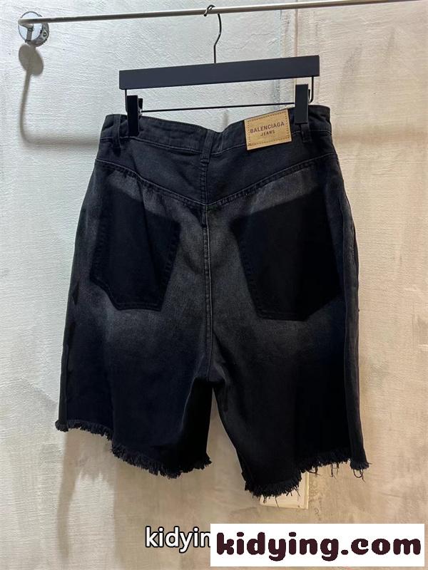 BALENCIAGA バレンシアガ コピー 2026新作 人气沸騰 デニムショートパンツ ダメージ フリンジ裾-1