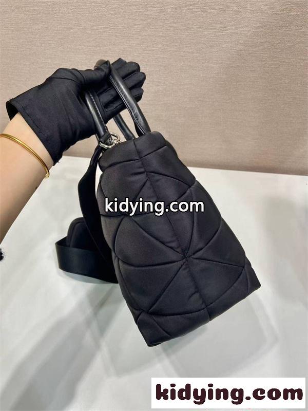 PRADA コピー プラダ ハンドバッグ ナイロンキルティング ブラック 2WAY ショルダーバッグ ミニポーチ付き 軽量 大容量 高級仕様 N級モデル レディース-4
