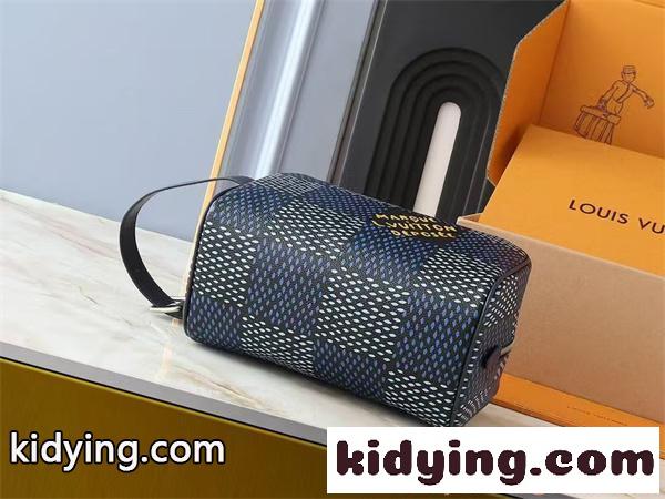 ルイヴィトン Louis Vuitton コピー ポーチ ダミエグラフィット ミニバッグ 化粧ポーチ ハンドストラップ付き コンパクト収納 トラベル 小物ケース 男女兼用-3