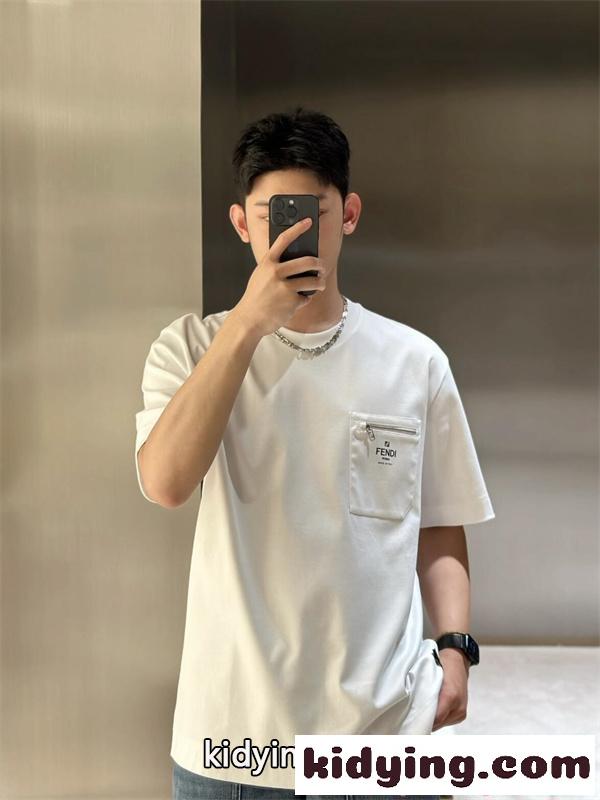 好評継続 半袖Tシャツ ポケット 滑らか質感 シンプル FENDI フェンディ コピー-7