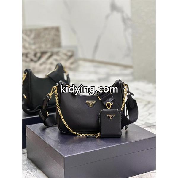 PRADA コピー Re-Edition 2005 サフィアーノレザー バッグ 1BH204 ブラック ゴールドチェーン付き 洗練されたショルダーバッグ-0