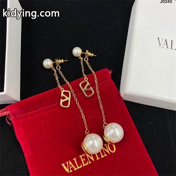 ヴァレンティノピアスコピーVALENTINOアクセサリー激安 秋冬コーデを鮮やかに彩る この秋冬に持ちたくなる__ブランド コピー 激安(日本最大級)-0