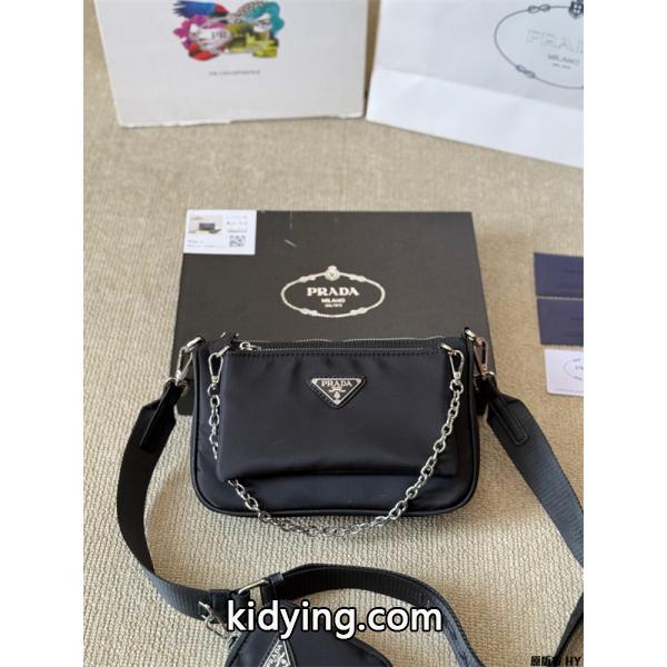 PRADA プラダ コピー 2026新作 モダン 洗練された ミニショルダーバッグ ブラック 限定-5