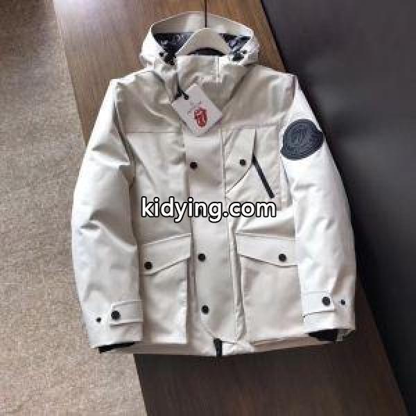 モンクレール メンズ コピーMONCLER 品質保証 軽量 保温性高い定番スタイルダウンジャケットブラックホワイト-1