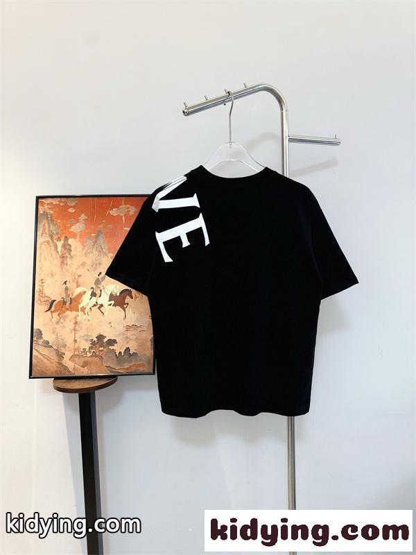 ロエベ コピー Tシャツ ブラック&ホワイト 斜めロゴ 大型プリント カジュアル モード 高級感 LOEWE-1