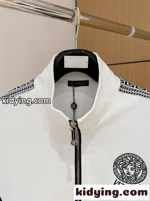 人気商品登場 2026秋冬 VERSACE ヴェルサーチ 上下セットコピー 激安(日本最大級)-3