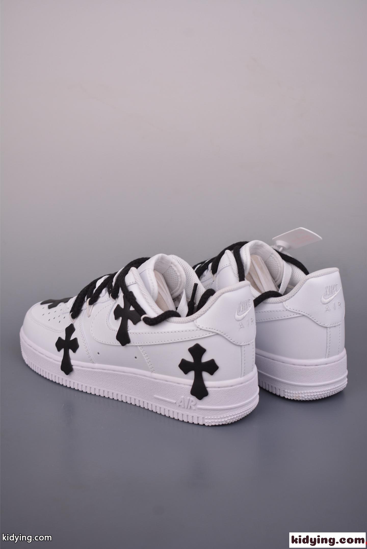 値段も手頃CHROME HEARTS クロムハーツスニーカーコピー　高級感ある人気_ 激安(日本最大級)-1