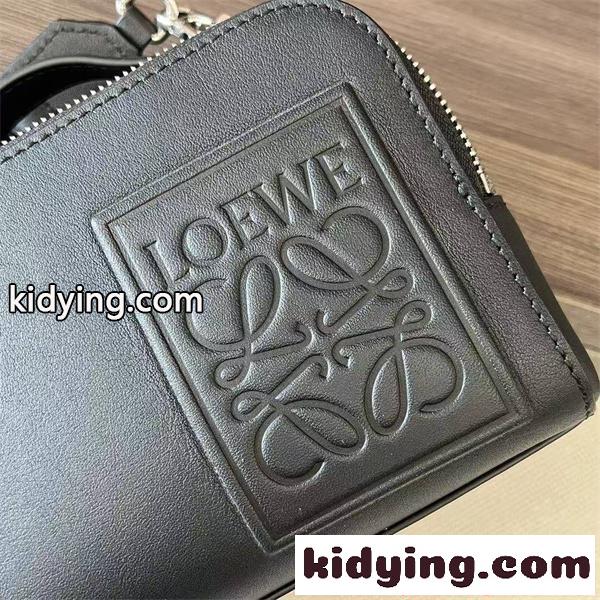 ロエベ LOEWE ショルダーバッグ ブラック エンボスロゴ 本革 ミニバッグ 斜め掛け コンパクト 高級仕様 N級品質 ストラップ付き ユニセックス-4