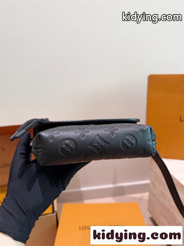 超人気ルイビトンショルダーバッグコピーLOUIS VUITTON District PM 15*15cm個性的-4