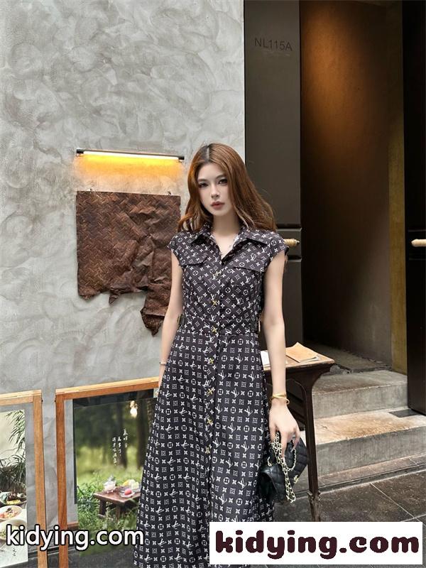 モノグラムシャツワンピース フレンチシック 着痩せシルエット LOUIS VUITTON ルイヴィトン コピー ワンピース 主役級ラグジュアリーコーデ-4