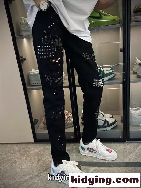 AMIRI 2026新作 ブラック デニムパンツ アミリ コピー ダメージ加工 ペイント風ディテール-7
