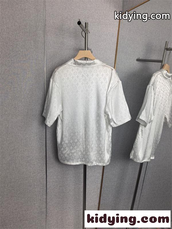 ルイ・ヴィトン コピー 激安 メンズ 半袖シャツ モノグラム 総柄 開襟 サテン トップス カジュアル 夏服 おしゃれ LOUIS VUITTON-4