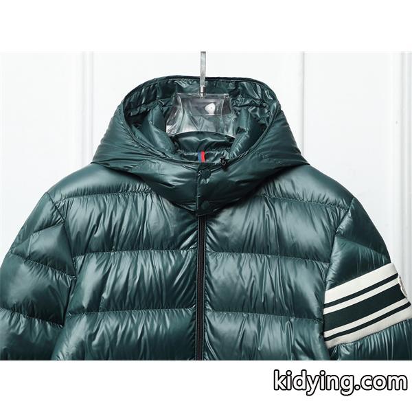 スポーティ×上質 2025冬必須 MONCLER コピー ダウンジャケット ストライプスリーブ モンクレール-1