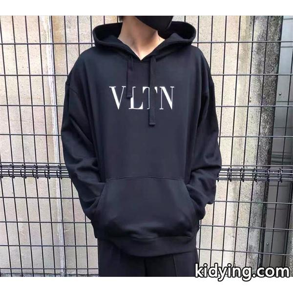 秋冬におしゃれな着こなし ヴァレンティノ VALENTINO ほっこりと温かみのある雰囲気に  _ヴァレンティノ VALENTINO_ブランド コピー 激安(日本最大級)-0