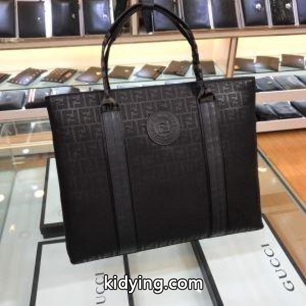 ハンドバッグ 今年の秋冬のトレンドも意識 フェンディ秋らしい装いにもぴったり　FENDI　冬ファッションコーデの幅も広がる_フェンディ FENDI_ブランド コピー 激安(日本最大級)-0