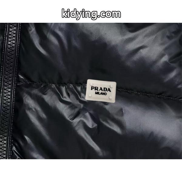 ブラック光沢ロゴアクセント スタイリッシュ 2025秋冬向け PRADA プラダ 偽物ダウンジャケット 注目キーワード-3