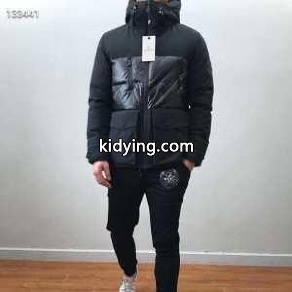 季節を感じた秋冬ファッション モンクレール 冬ファッションの定番 MONCLER メンズ ダウンジャケット季節感溢れる秋らしいコーデ_モンクレール MONCLER_ブランド コピー 激安(日本最大級)-1