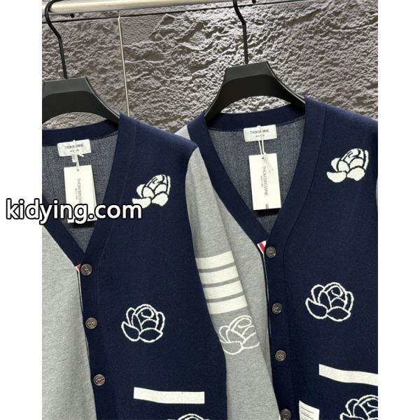 Thom Browne 偽物 秋冬ロマンティック 新作 ネイビー × グレー バラ刺繍  V 领 カーディガン トムブラウン-2