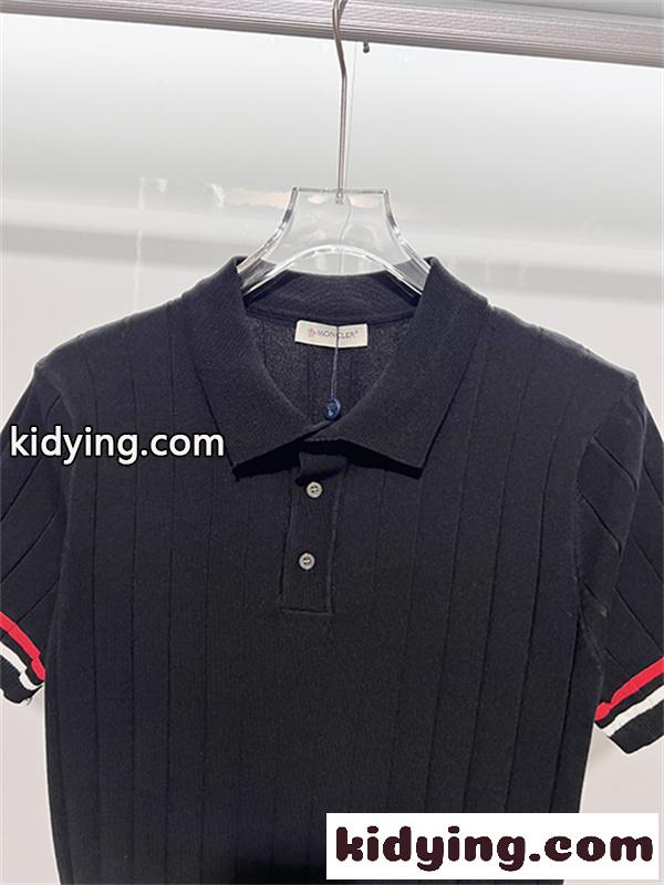 ブラック ニットポロシャツ MONCLER モンクレール コピー 袖ライン配色 リブ編み 半袖 襟付き ボタンデザイン-4