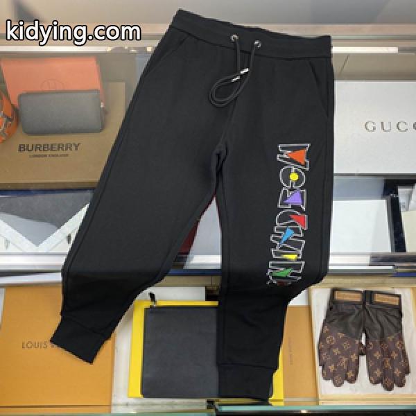 着回し力の高さのMOSCHINO モスキーノコピー パンツ とても良い抜け感を演出 バランスの取れたコーデ-0