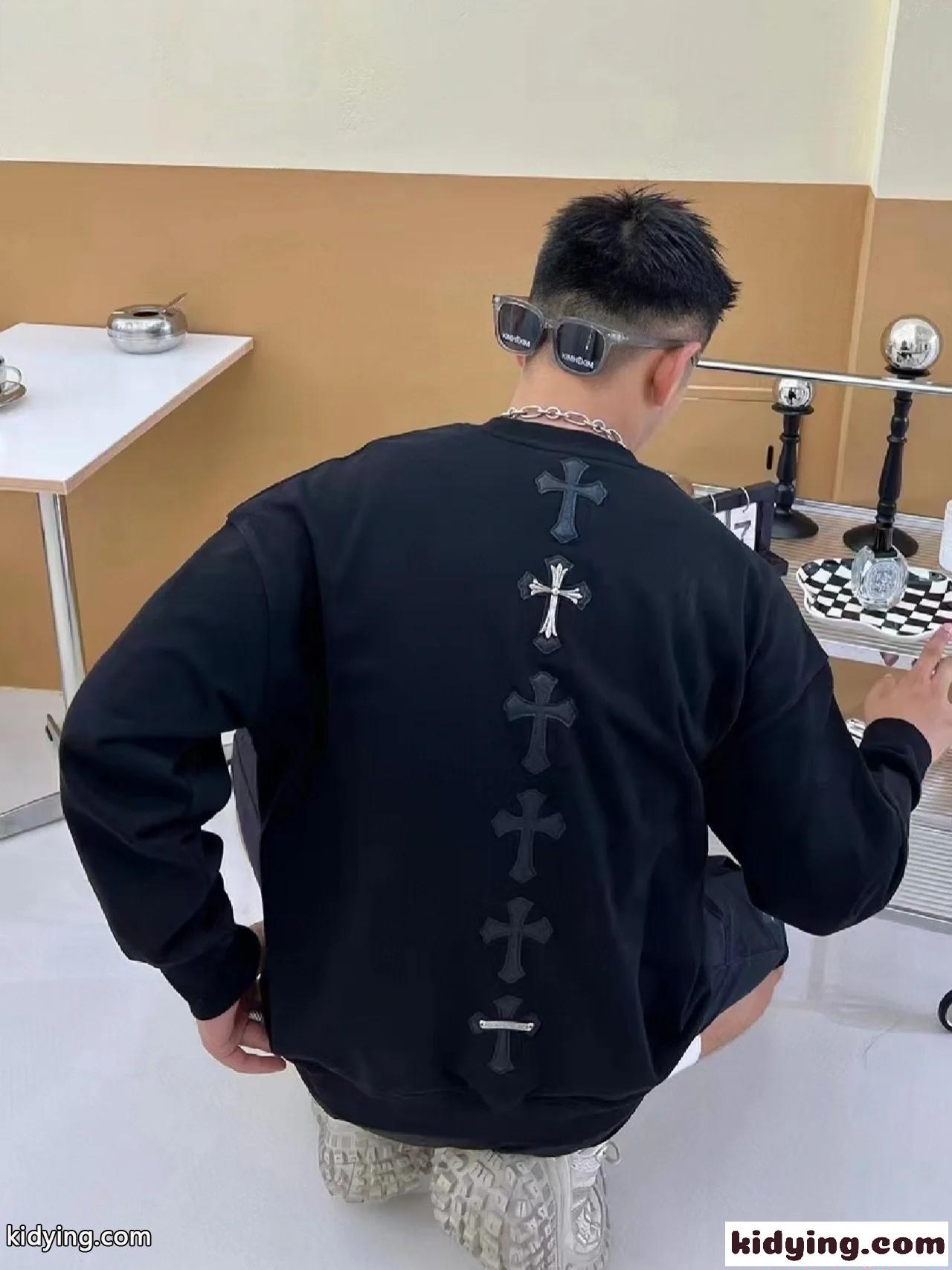 ブラック スウェット クルーネック クロス装飾 バックデザイン ウォッシュ調 カジュアル Chrome Hearts クロムハーツ コピー-1