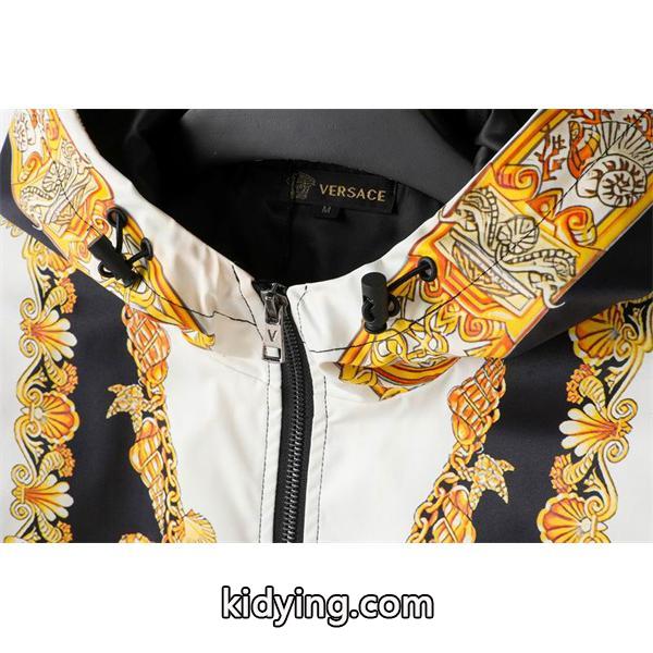 ヴェルサーチジャケットコピーVERSACE 2025年秋冬最新のトレンド_ブランド コピー 激安(日本最大級)-3